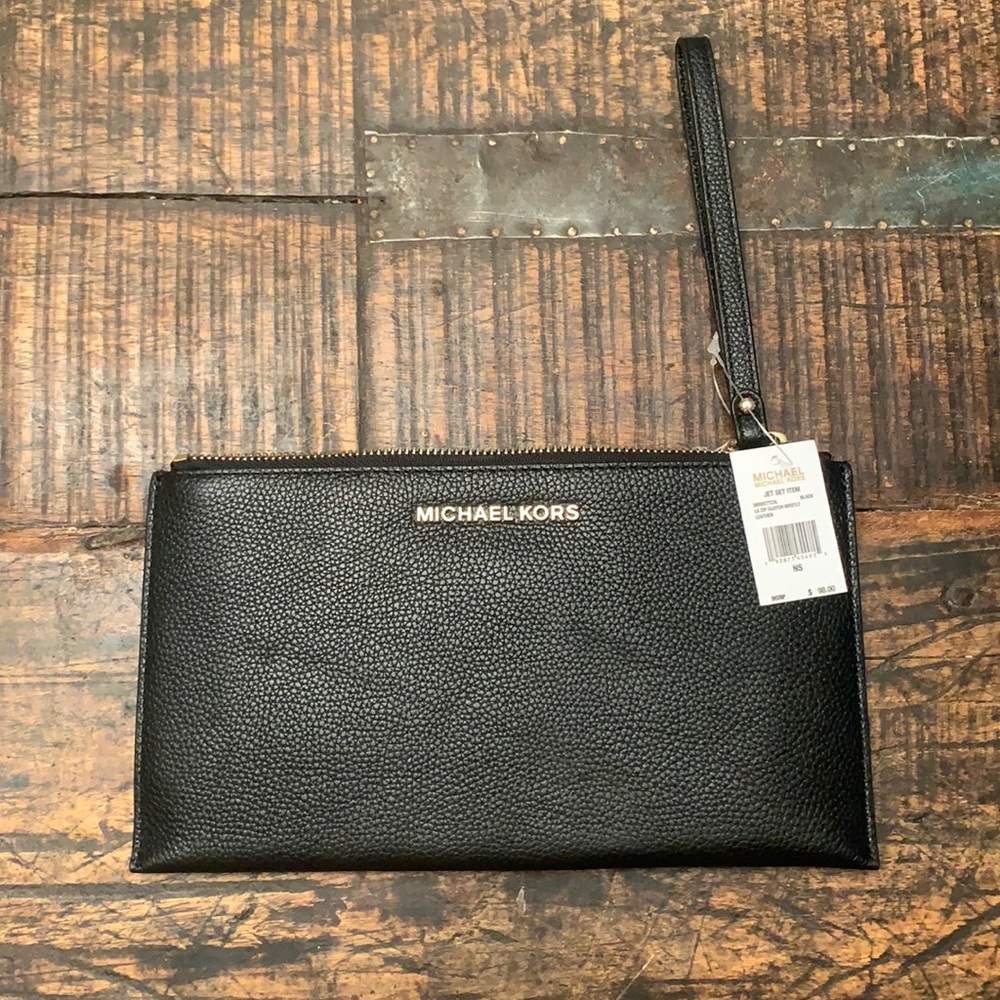 Michael Kors NWT Large Zip Clutch Wristlet